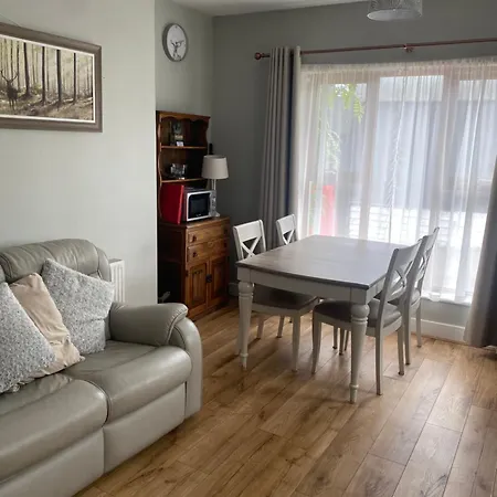 Carey's Bar & Kilkenny Border