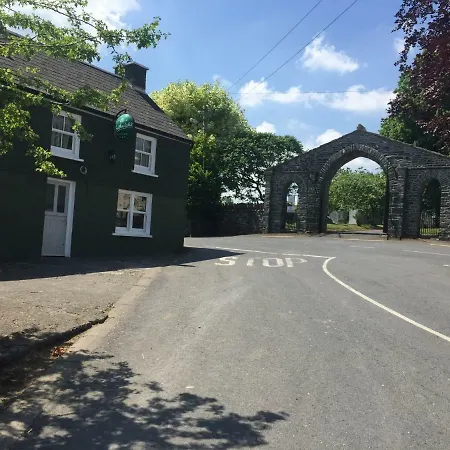Daire Carey's Bar & Kilkenny Border