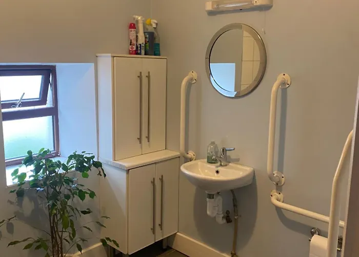 Carey's Bar & Kilkenny Border *