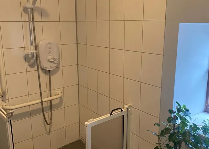 Carey's Bar & Kilkenny Border * Oldleighlin