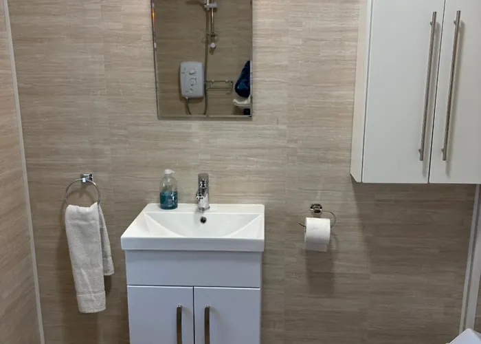 Carey's Bar & Kilkenny Border * Oldleighlin